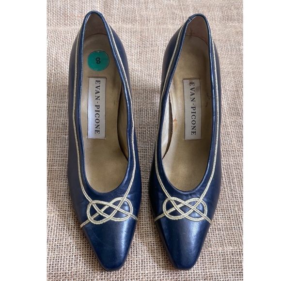 Vintage Evan Picone Navy Blue Gold Trim High Heels Pumps Shoes 8 M Secretary Mod - Picture 1 of 9